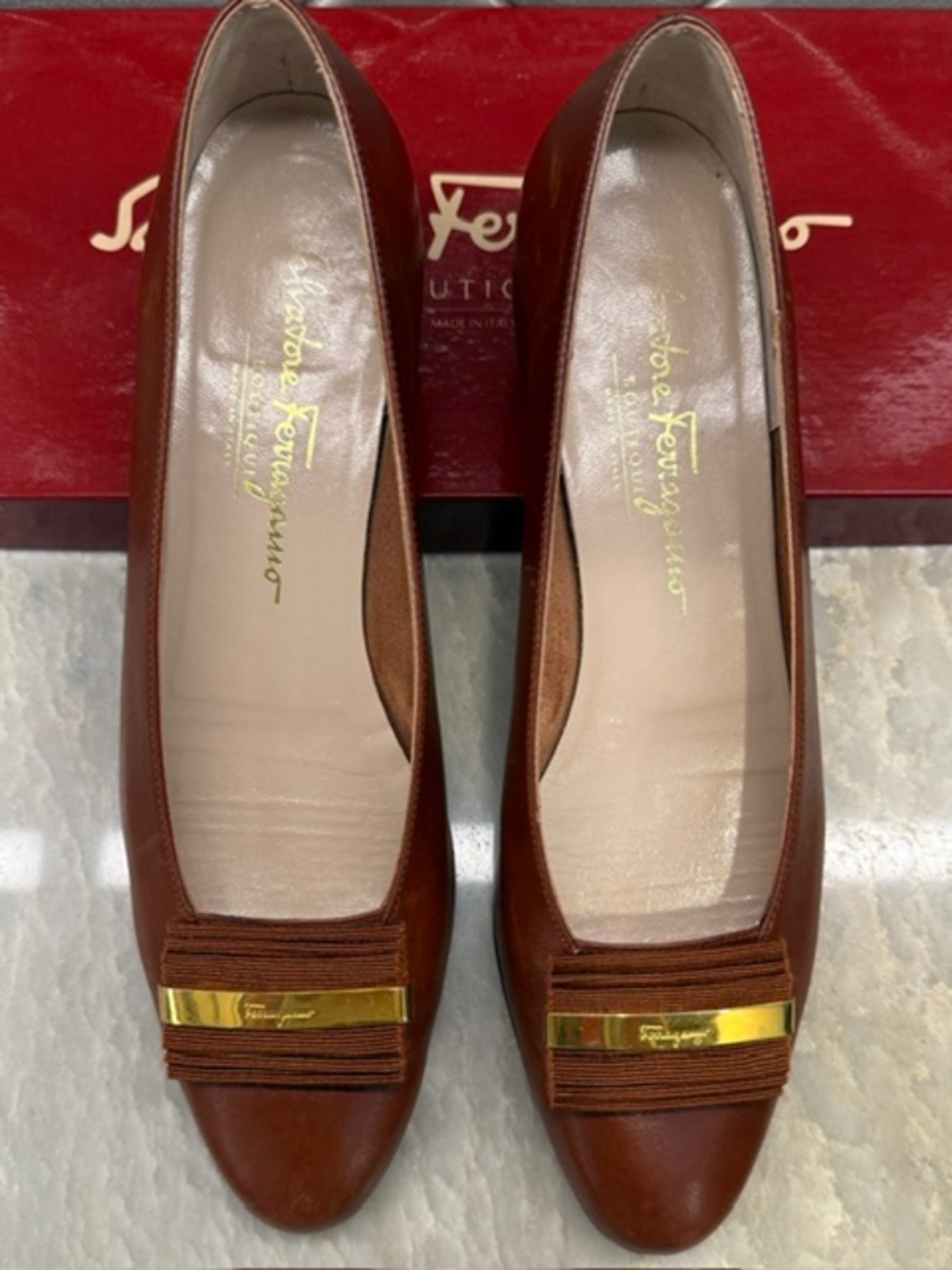 Salvatore Ferragamo Italian Leather Flats Size 8AA